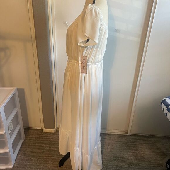 Indigo Rise High Low Hem Maxi Dress Size: Large Color: White - Picture 8 of 15